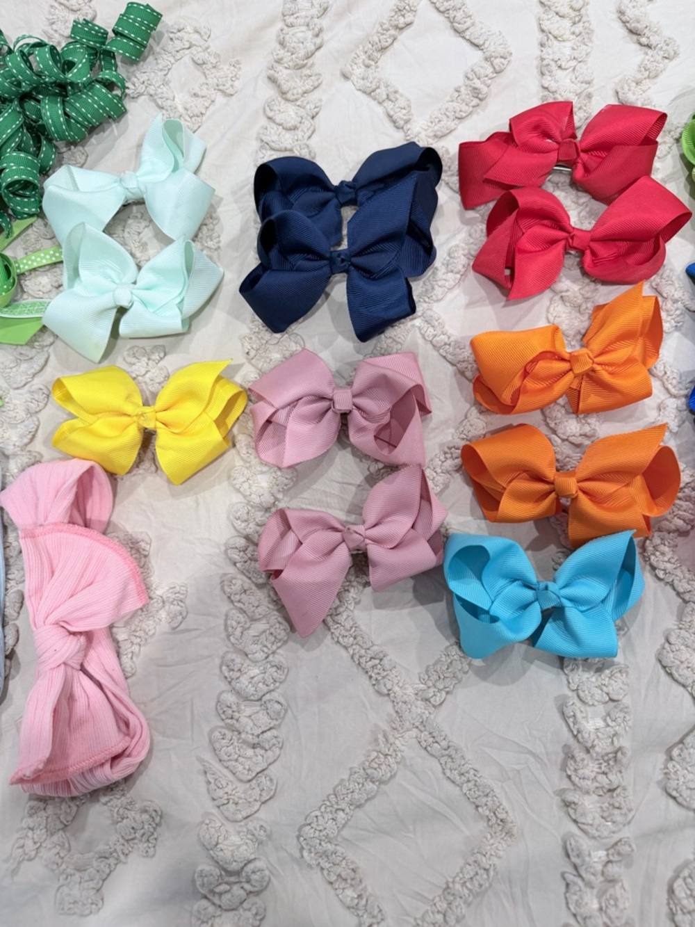 Multi-Color Girls Hair Bow Set — Assorted Ribbon Clips - Picture 3 of 6